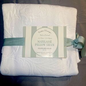 NWT MATELASSE standard pillow sham size 20 x 26 white scalloped edging